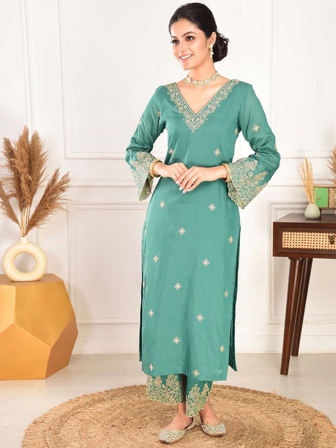 Elegant green embroidered suit with graceful dupatta detailing - Image 3