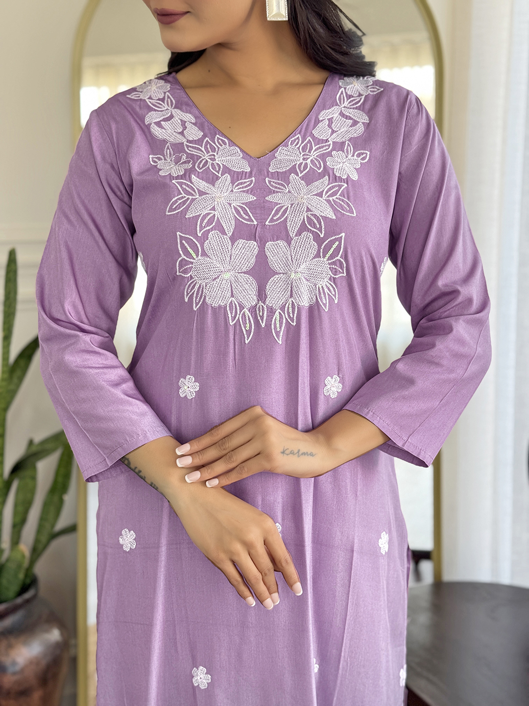 Elegant lavender kurti with delicate white floral embroidery and a matching sheer dupatta. - Image 9